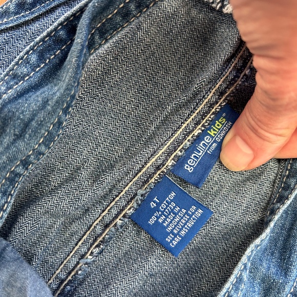 Oshkosh Almost vintage 4T jean overalls - Picture 4 of 7
